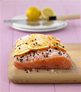 Fusion cooking: marinated salmon with Sichuan pepper & orange slices