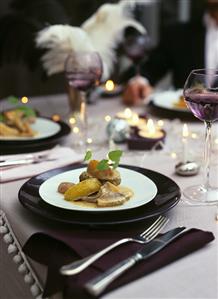 Veal medallions with apples, shallots and Calvados sauce