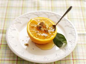 Orange with honey and nut sauce