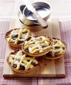 Venison tarts with loquat