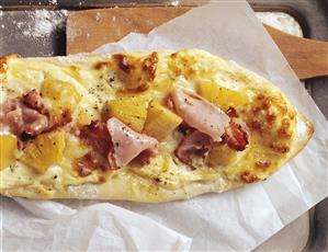 Hawaiian tarte flambée (with quark cream, ham & pineapple)