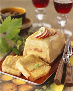 Sweet terrine with apples and cider