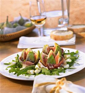 Rocket with figs, Parma ham and mozzarella