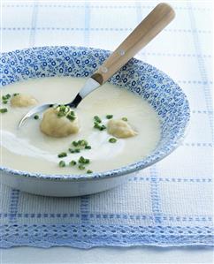 Cabbage soup with crackling dumplings