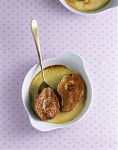 Swiss cream-baked pears