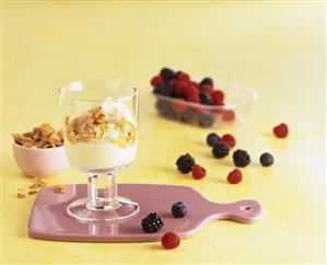 Muesli with yoghurt and fresh berries