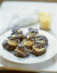 Small chocolate cakes filled with zabaglione cream