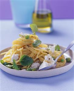 Lemon spaghetti with ricotta and peas