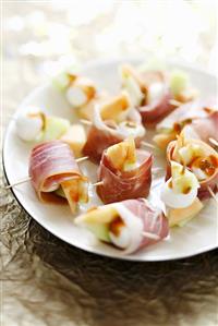 Involtini all'ischitana (Ham rolls with mozzarella)