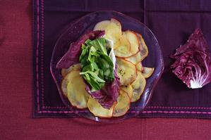 Salad leaves with fried apple slices