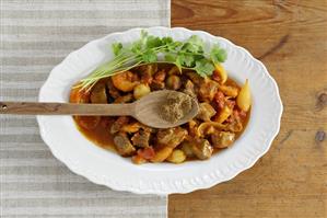 Beef curry with apricots