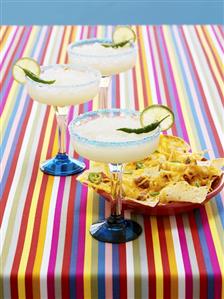 Vodka-Rita with chilli and lime, nachos