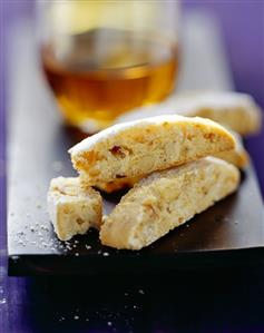 Cantucci ai pinoli (Cantucci with pine nuts & apricots, Italy)