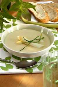 Cream of asparagus soup