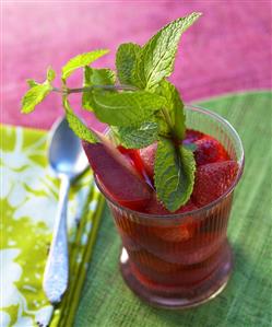 Peach and strawberry salad with mint