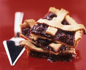 Crostata di ciliegie (Cherry tart with lattice crust, Italy)