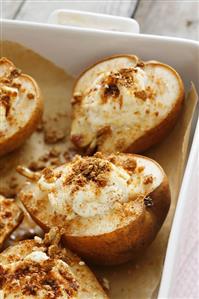 Baked pears with ricotta and honey