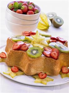 Star-shaped flan with fresh fruit