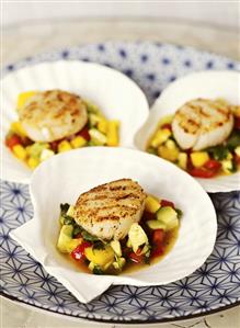 Grilled scallops with mango salsa