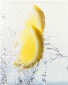 Lemon wedges with water