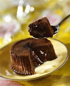 Moelleux au chocolat (Chocolate pudding with soft centre, France)