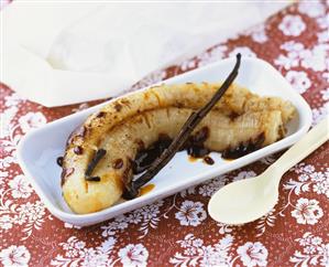 Baked banana with vanilla and caramel sauce