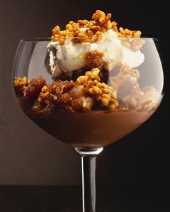 Chocolate cream with caramelised puffed rice and cream