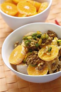 Chicken breast with oranges, walnuts and pistachios