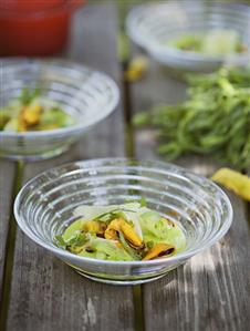 Green pea soup with mussels