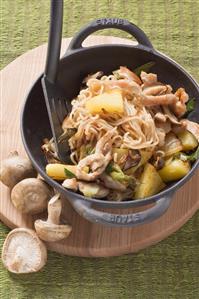 Fried noodles with turkey and pineapple