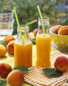 Apricot juice and fresh apricots