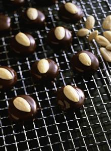 Chocolate-coated apricot drops with almonds