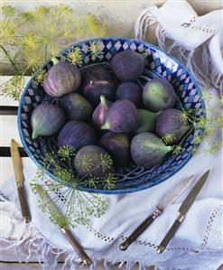 Fresh figs in a dish