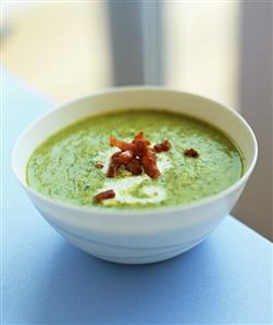 Broad bean soup with fried, diced bacon