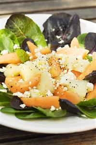 Salad leaves with melon and feta