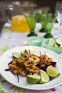 Barbecued prawn skewers with lime