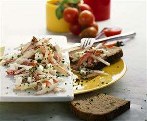 Kohlrabi & apple salad with grains of wheat & mozzarella