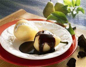 Pears stuffed with quark with chocolate sauce