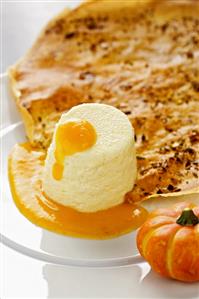 Semolina flummery with pumpkin and mango