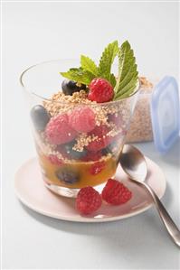 Amaranth muesli with fresh berries