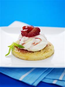 Shortcake with pink grapefruit