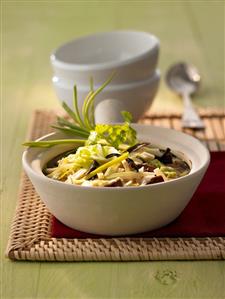 Cabbage soup with bamboo shoots and cloud ear fungus