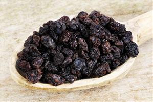 Currants on a wooden spoon