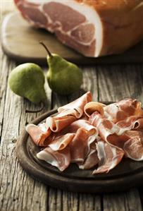 Partly sliced ham with pears