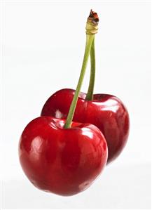 A pair of cherries (close-up)