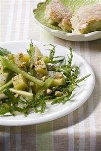 Celery, rocket and pear salad with nuts