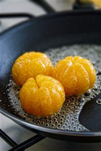 Glazing clementines in sugar syrup