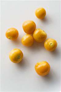 Several Cape gooseberries