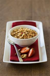 Strawberry cluster muesli