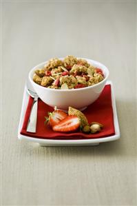 Strawberry and nut muesli